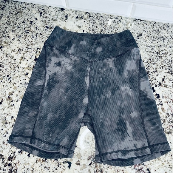 NWOT Crossover High Waisted Biker Shorts 5” - Picture 3 of 5